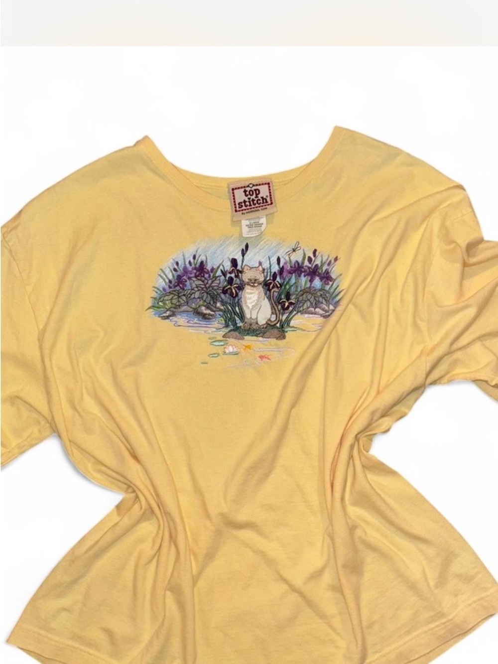 American Vintage Yellow Graphic Tee with Cat and Iris Print
